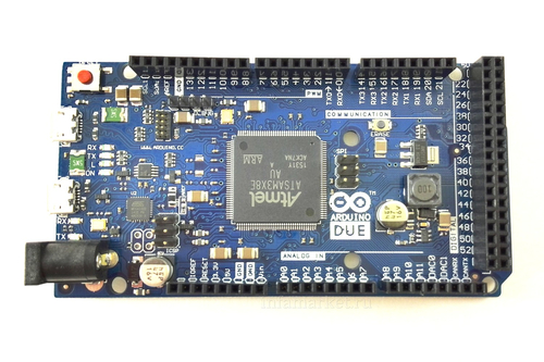Arduino DUE с кабелем (вид сверху)